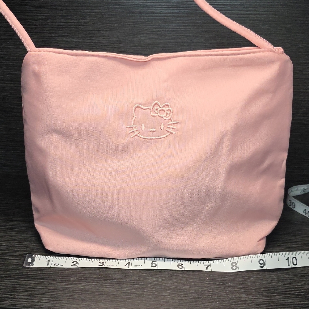 ⭐ 5 for $30 Mix & Match Items.. 
Hello Kitty Soft Pink Cosmetic Bag
